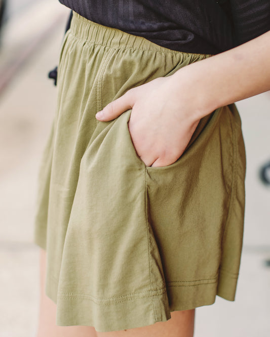 Perfect Retreat Woven Shorts in Moss